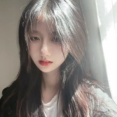 年轻女子